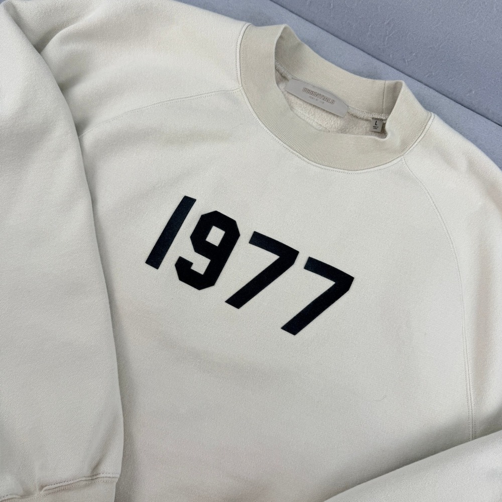 Fear of God Essentials 1977 Crewneck Sweatshirt Wheat Tan‎ Mens Large L Raglan